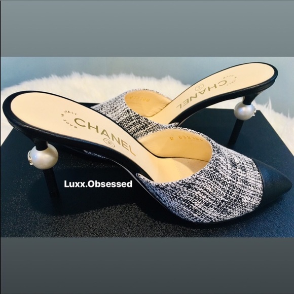 ❌SOLD❌ Authentic BNIB CHANEL mules in tweed - Picture 2 of 4